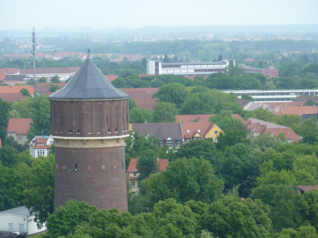 Lößnig von oben  Leipzig-Lößnig mit Stauteich und Rundling